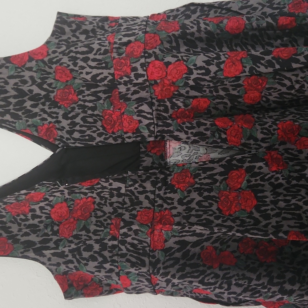 TORRID: Leopard And Roses Dress With POCKETS - Picture 7 of 7